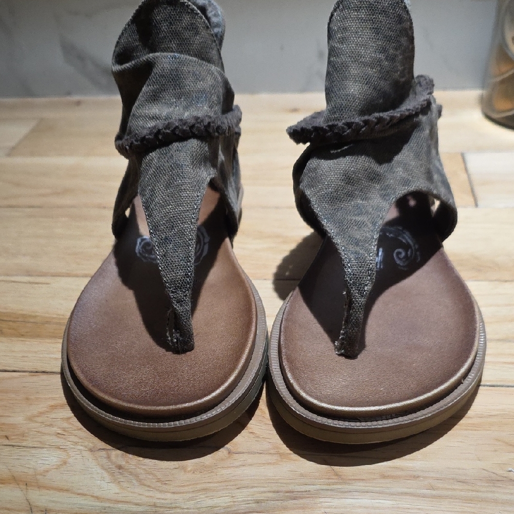 Very G Stylish Women's Sandals in Brown and Gray